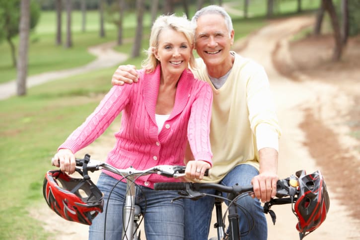 Koppel op fiets - Dating weduwenaars